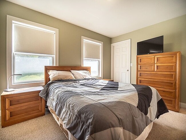 Building Photo - "Spacious 3-Bedroom Haven with 3 Full Baths in Charming Hinesburg!"