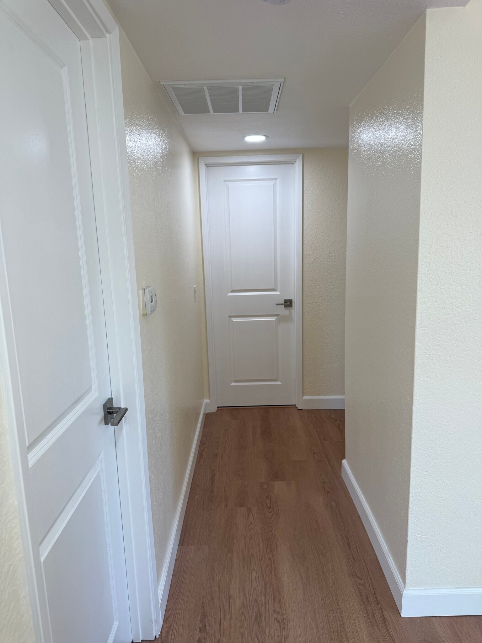 Building Photo - 1046 N Vista Ave