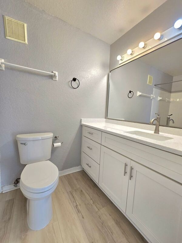 Building Photo - 4240 Summer Landing Dr