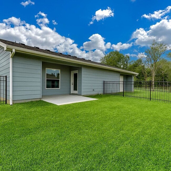 Building Photo - Pineway Oliver Plan