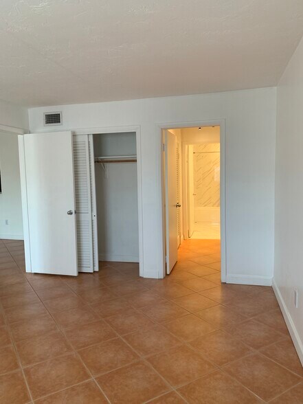 Building Photo - 411 Anastasia Ave