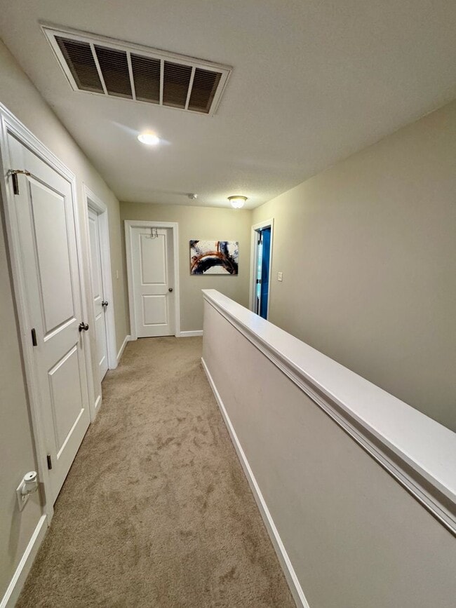 Building Photo - Beautiful open floor plan home