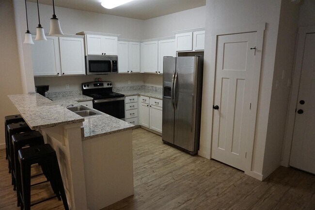 Building Photo - 2103 9th St