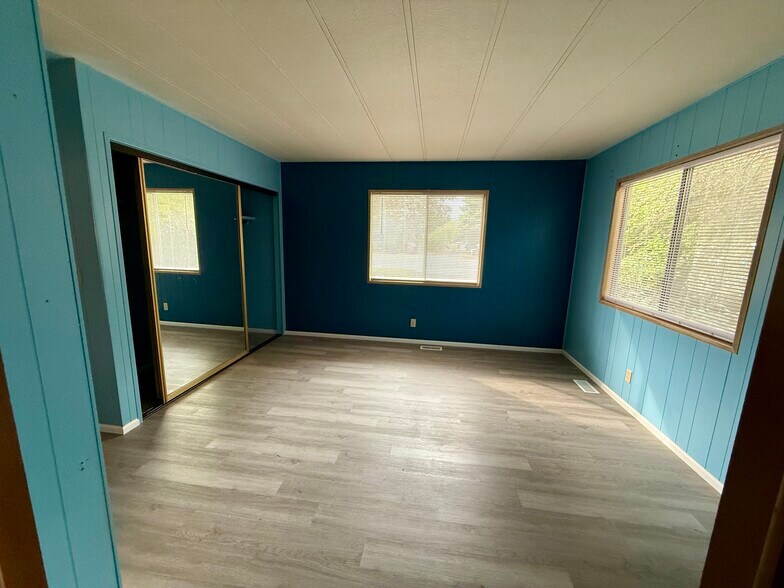 Master Bedroom - 625 S Evergreen Rd