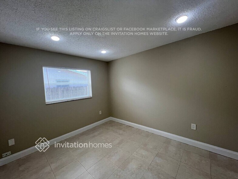 Building Photo - 11360 NW 37th Pl