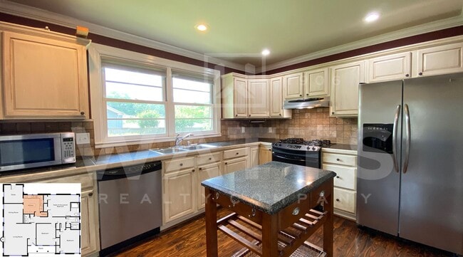 Building Photo - Beautiful Cottage Home located in Homewood