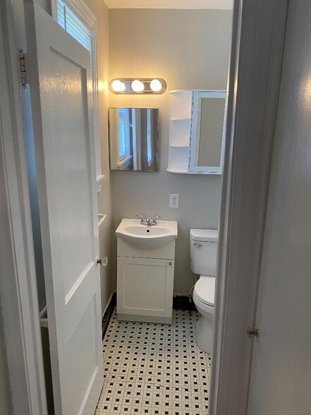 Bath - 2741 Riverside Ave