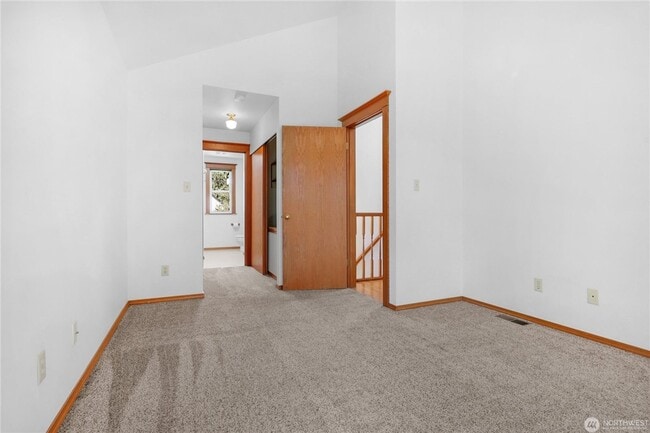 Building Photo - 3 bedroom 2.5 bathroom single family house...