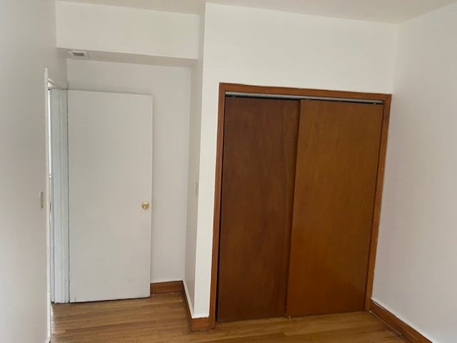 East Bedroom - 4922 N Kedzie Ave