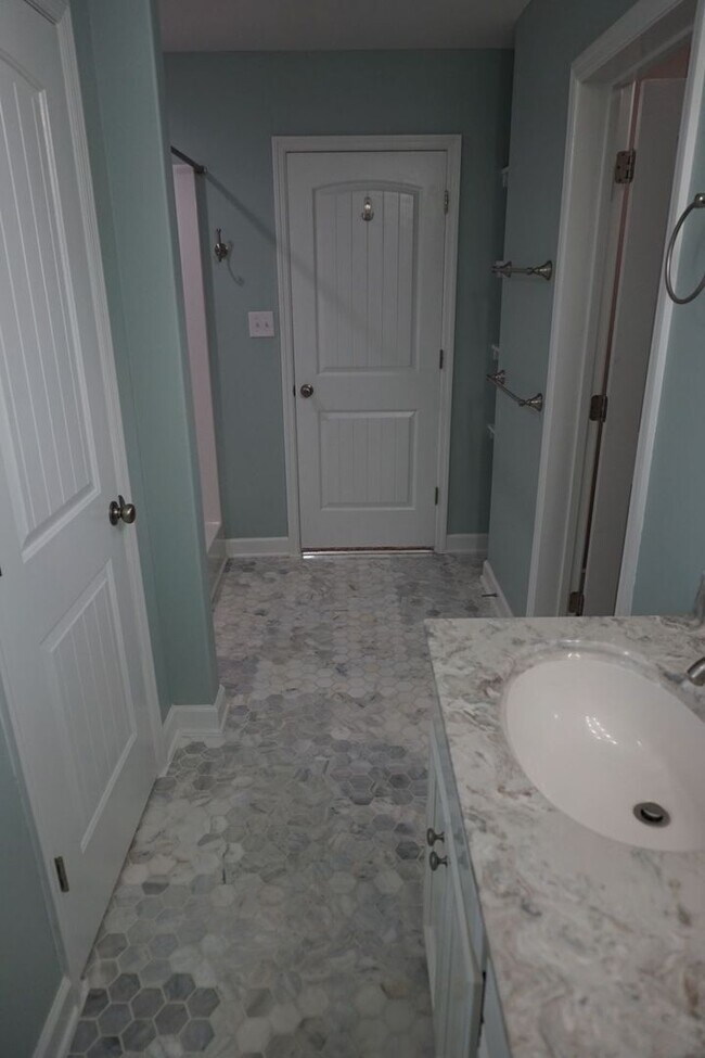Building Photo - 3 Bedroom 2 Full bathrooms w/ Bonus room in Richlands!