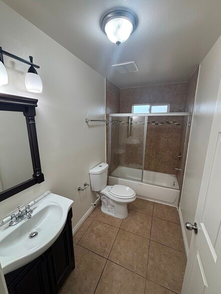 Building Photo - 203 E 109th Pl