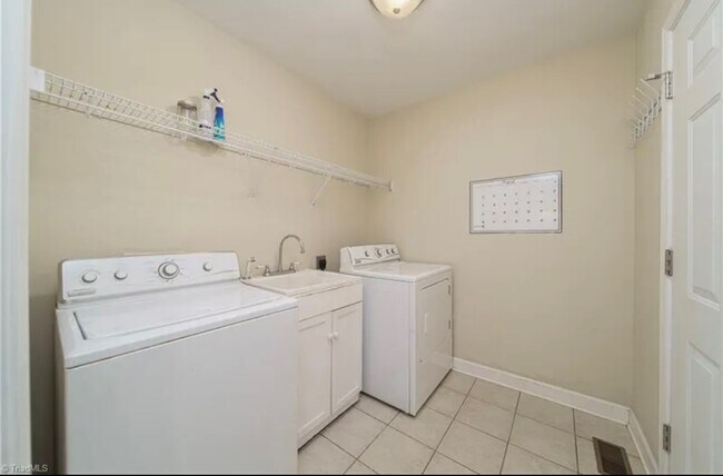 Building Photo - 119 Bluff Ct