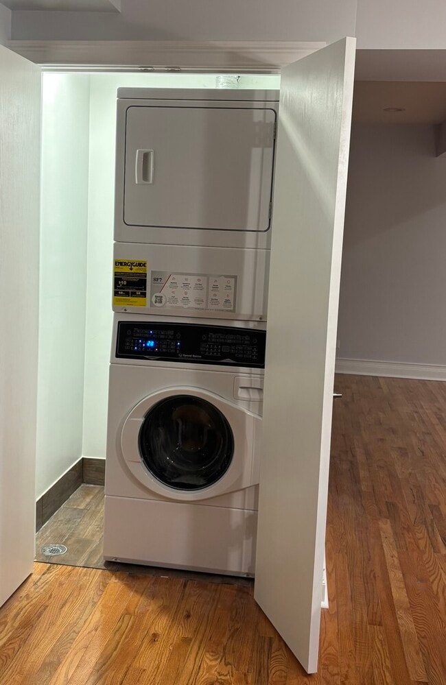 Building Photo - 2308 W Farwell Ave