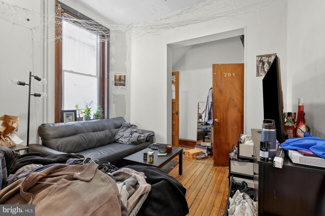 Building Photo - 4011 Pine St