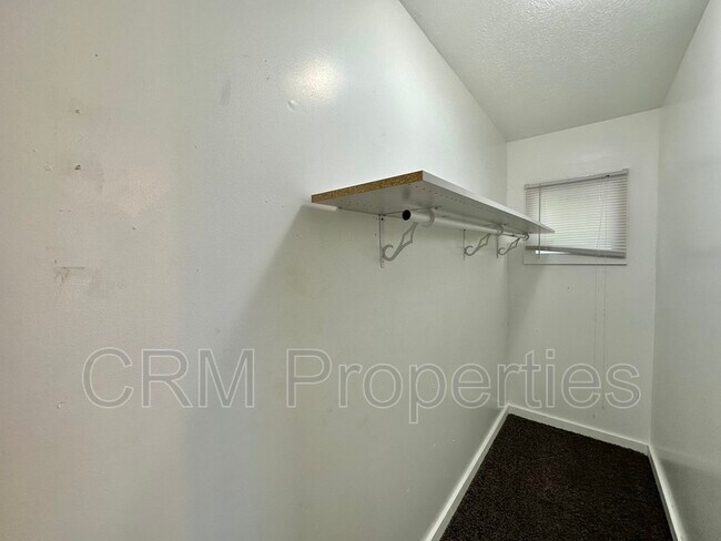 Building Photo - 723 W Jefferson St