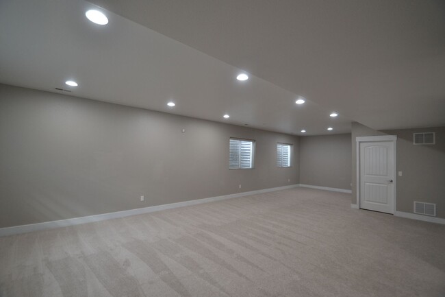 Building Photo - Ranch Style with Finished Basement with A/C