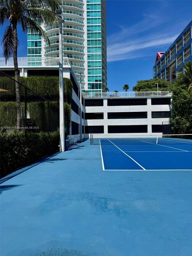 Building Photo - 2101 Brickell Ave