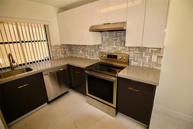 Building Photo - 17034 NW 66th Ct