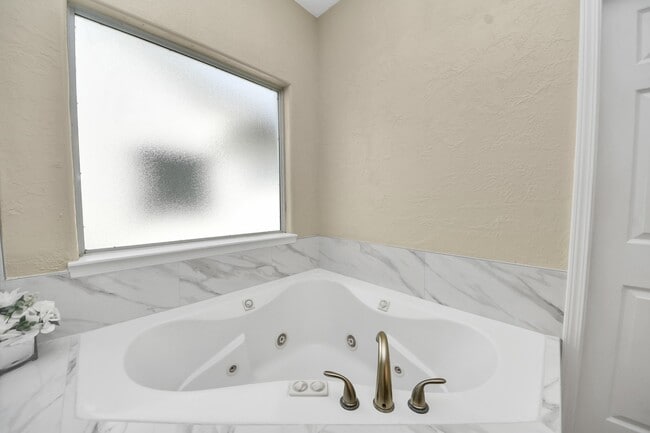 Building Photo - 1493 Silverado Dr