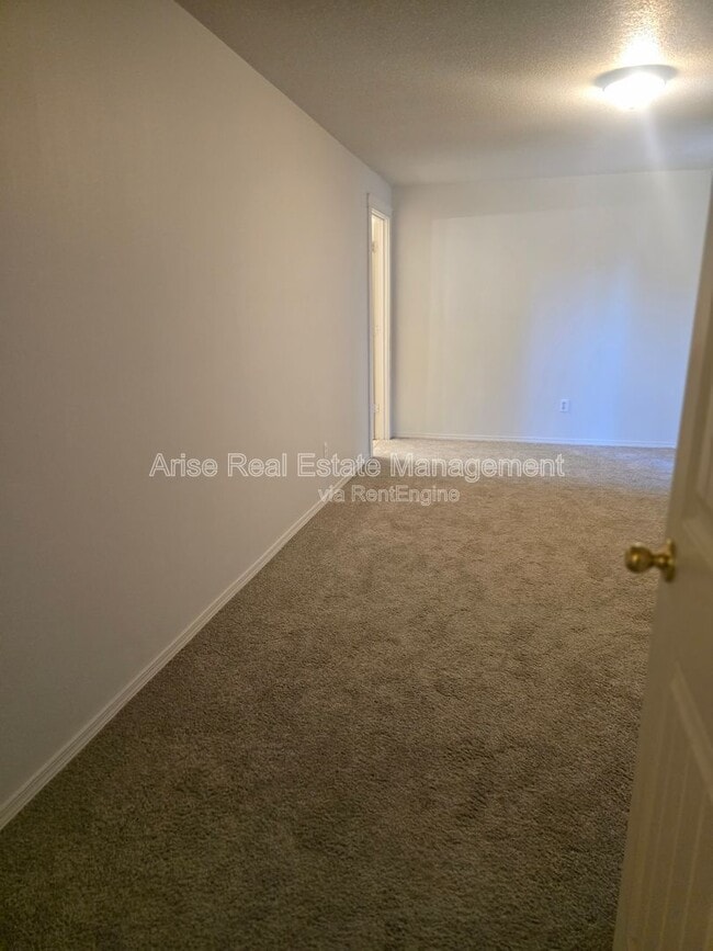 Building Photo - 803 SE Kierra Pl