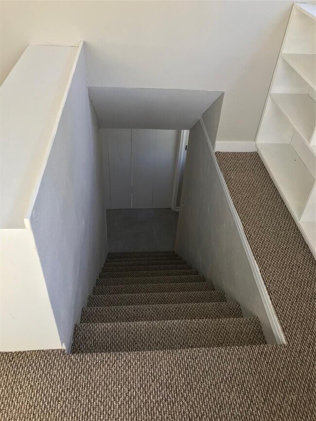 Building Photo - 2704 Palomino Dr