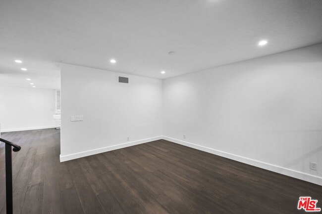 Building Photo - 1486 Palisades Dr