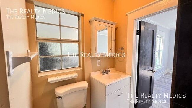 Building Photo - 35 Hill Ave