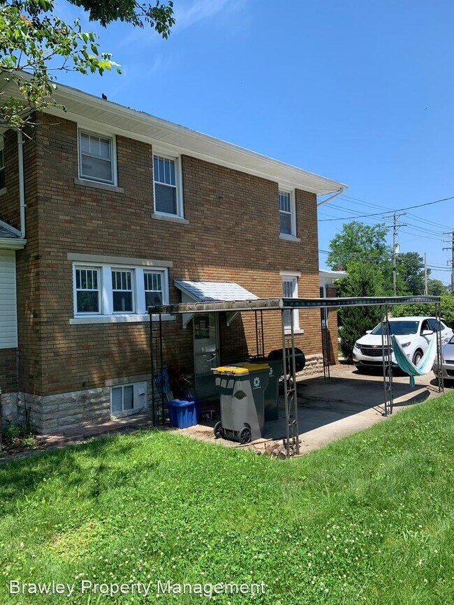 Building Photo - 5 br, 2.5 bath House - 114 E. 1st St
