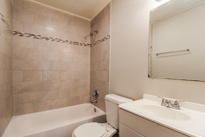 Building Photo - 478 W 63rd St
