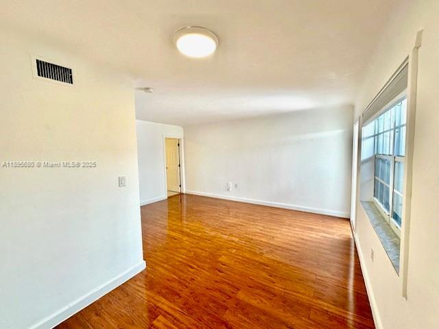 Building Photo - 2101 Bay Dr