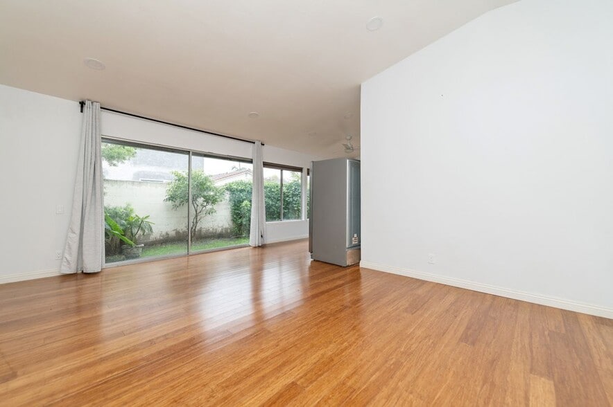 Building Photo - 3701 Provincetown