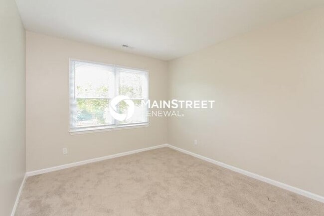 Building Photo - 3 Bedroom Pet-Friendly Home in CHARLOTTE, NC with Main Street Renewal