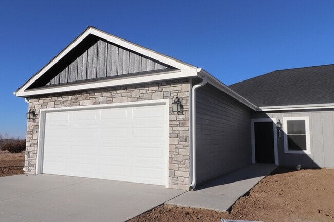 Building Photo - New duplex!