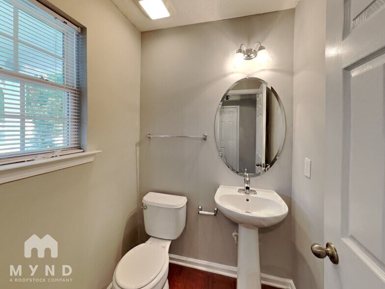 Building Photo - 2260 Valley Creek Dr