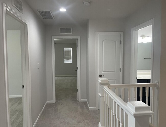 Building Photo - Beautiful House wtih lots of space!