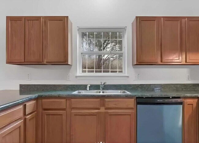 Building Photo - Westside central located comfortable & spacious Intown Atlanta House w/Porch