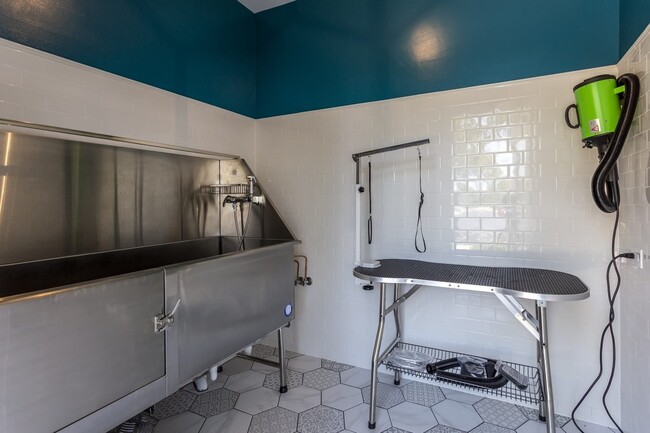 Building Photo - 431 Chopin Ct