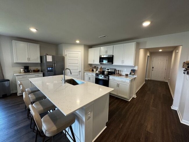 Building Photo - Beautiful 5 bedroom home available for rent