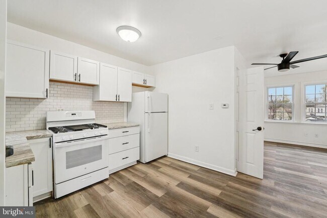 Building Photo - 800 Stoll St