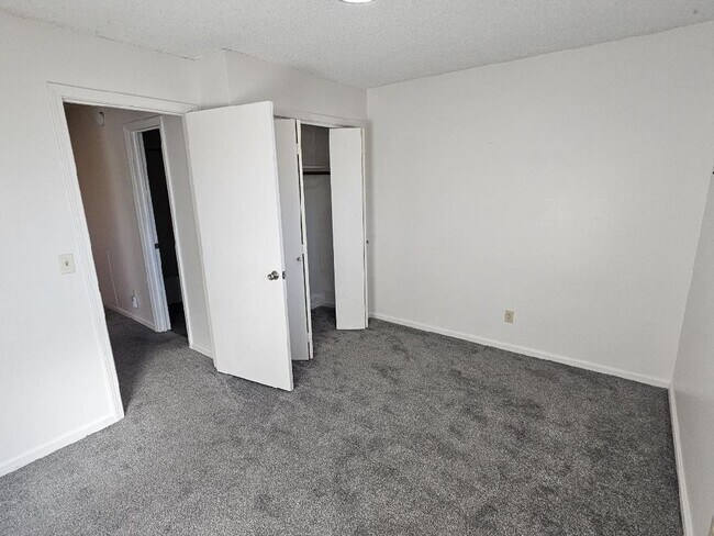 Building Photo - 8724 W University St