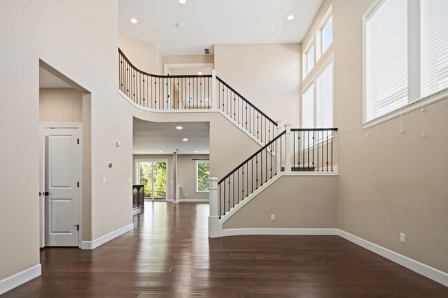 Building Photo - 5832 NW Bannister Dr