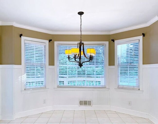 Building Photo - 811 Mitsy Ridge Dr