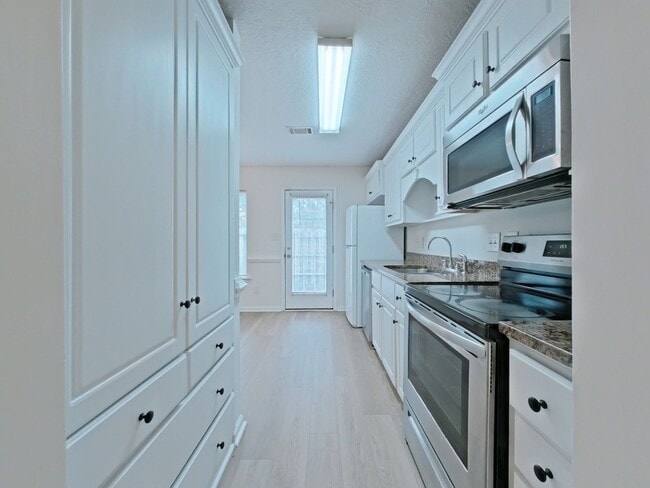 Building Photo - MOVE in Ready near Ft Gordon