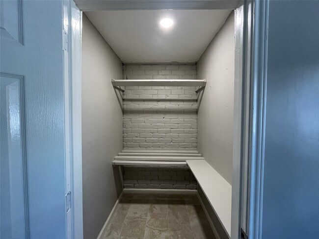 Building Photo - 12829 High Star Dr