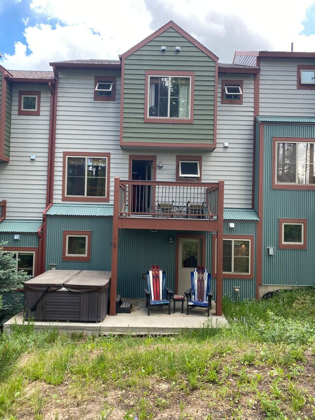 Building Photo - 213 Wolf Park Ln