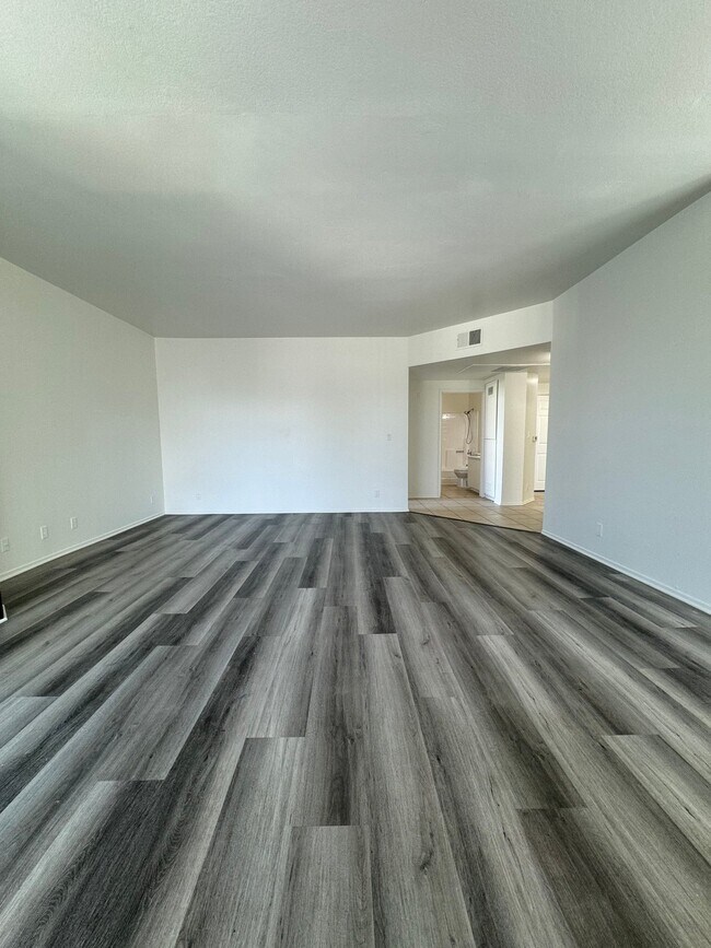 Building Photo - 4343 Whitsett Ave