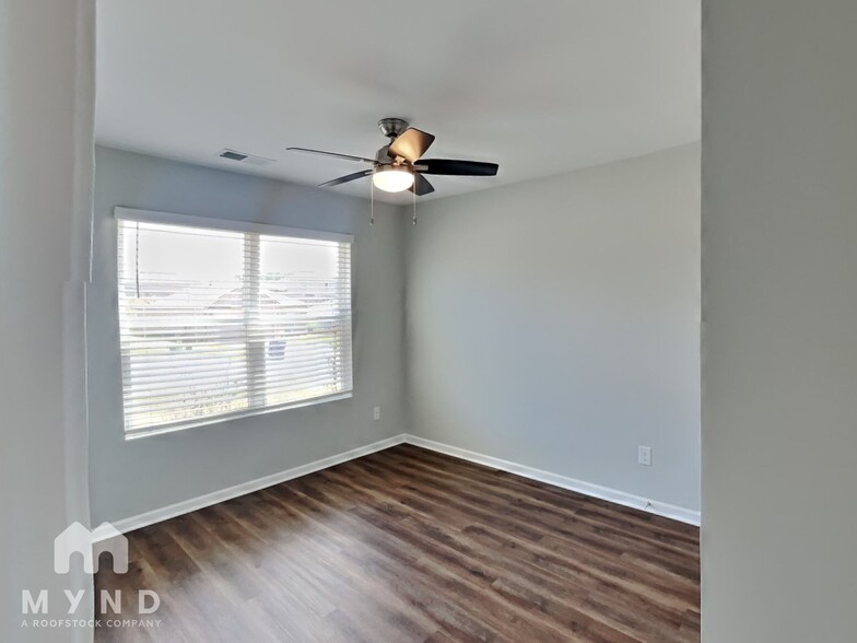 Building Photo - 390 Woodland Trl