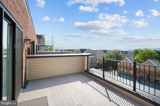 Building Photo - 621 Parkside Pl NE