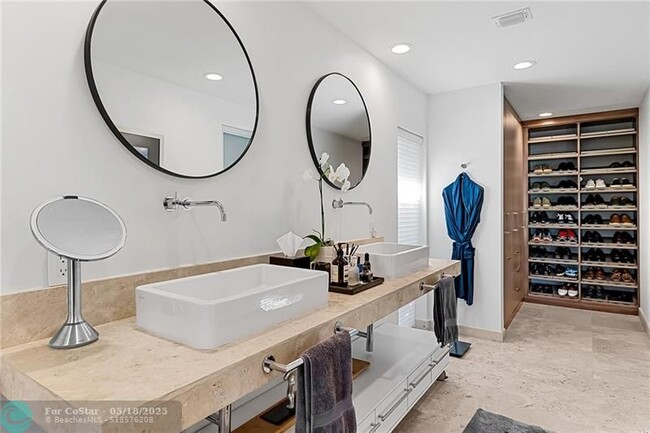 Building Photo - 2416 Bayview Dr