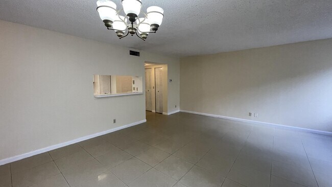 Building Photo - 9833 Westview Dr